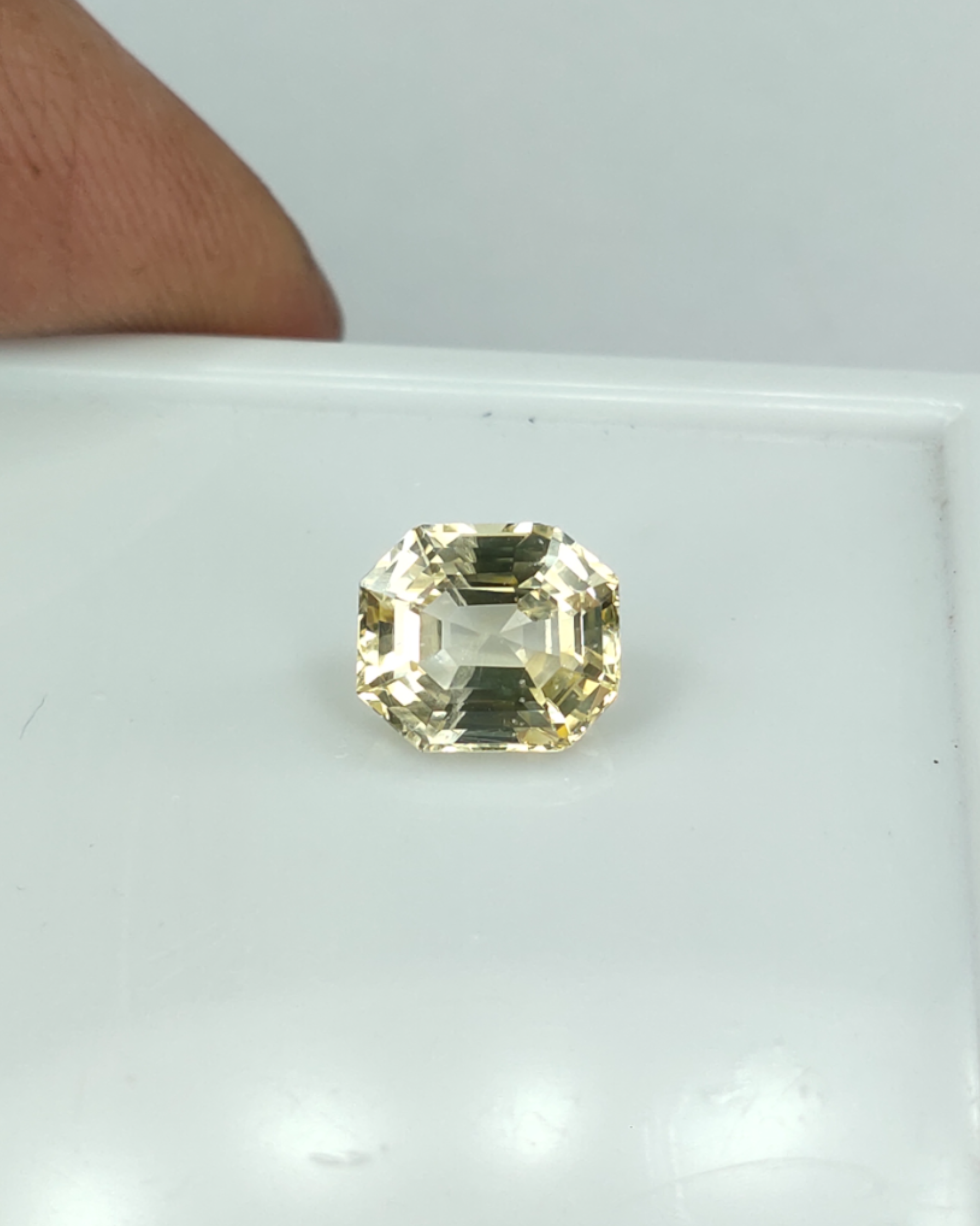 IIGJ Certified 2.90 Ct - 3.22 Ratti Natural Unheated Ceylon Yellow Sapphire -Pukhraj