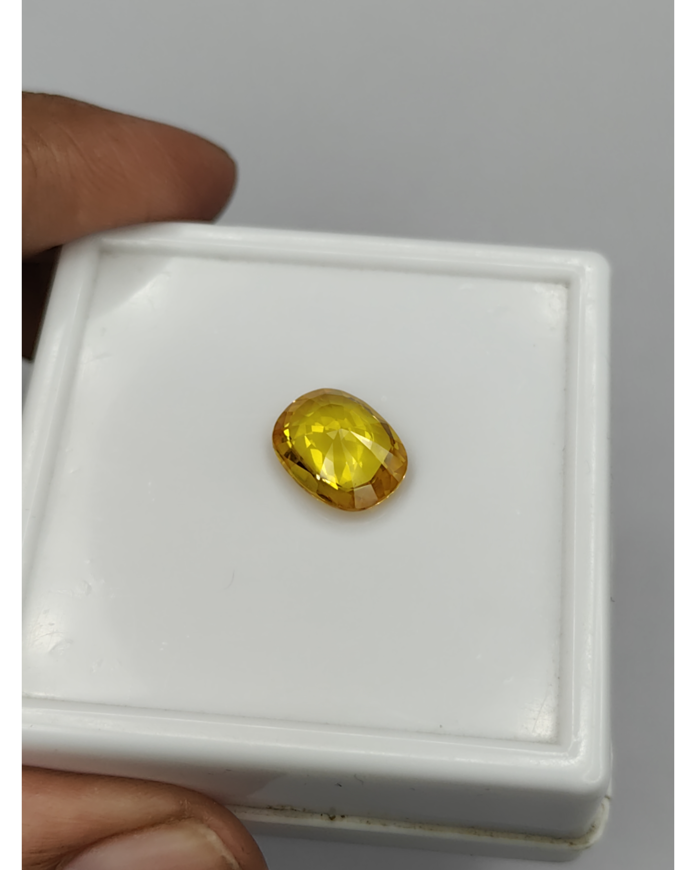 Top Grade 4.52 Ct - 5.02 Ratti Natural Bangkok Yellow Sapphire - Pukhraj