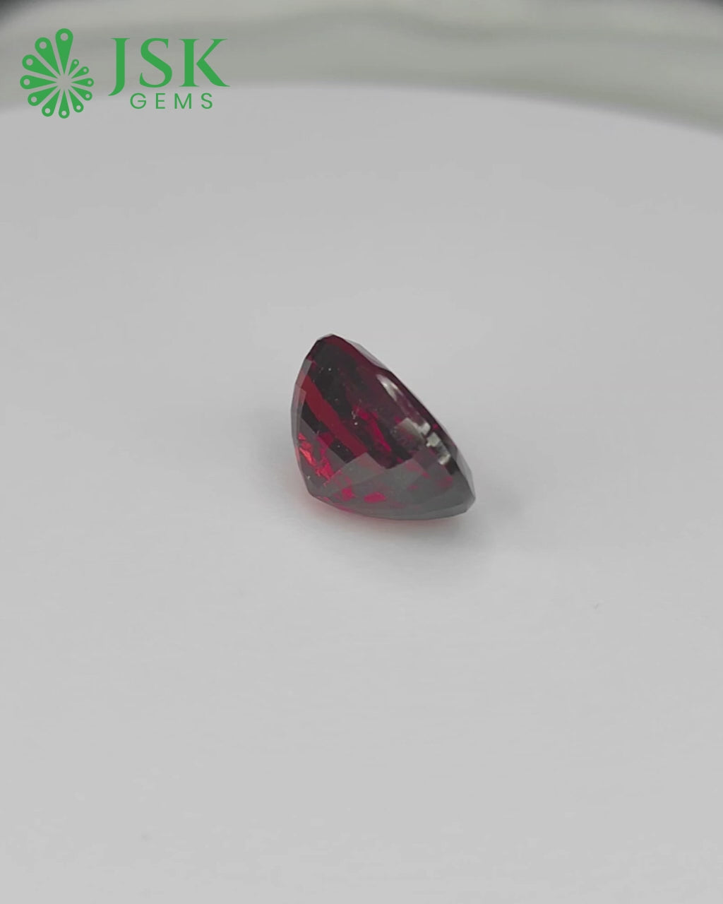 Load video: Top Grade 15.64 Ct - 17.37 Ratti Natural Ceylon Hessonite Garnet - Gomedh