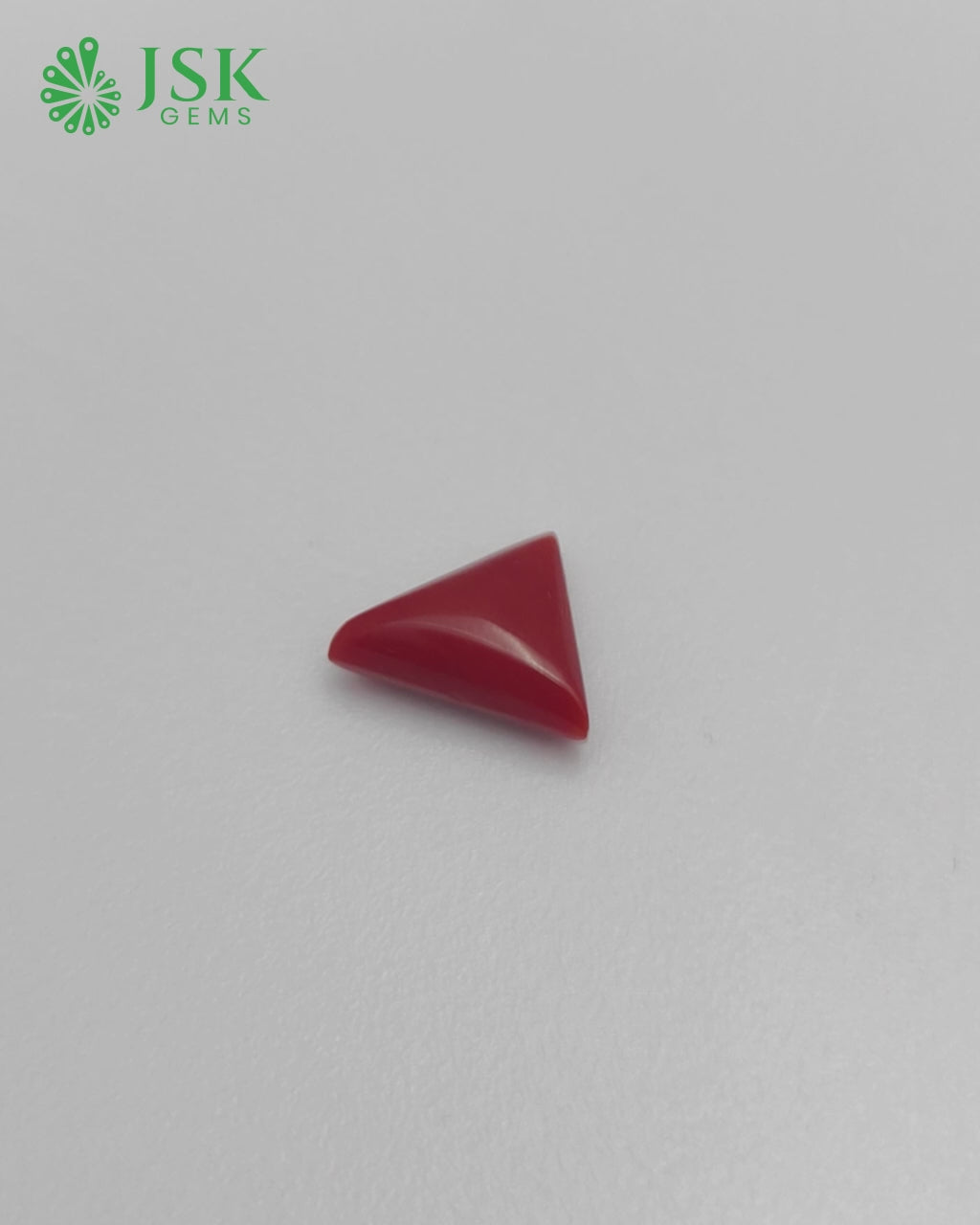 Load video: Premium Grade 6.59 Ct - 7.32 Ratti Natural Triangle Red Coral - Laal Moonga