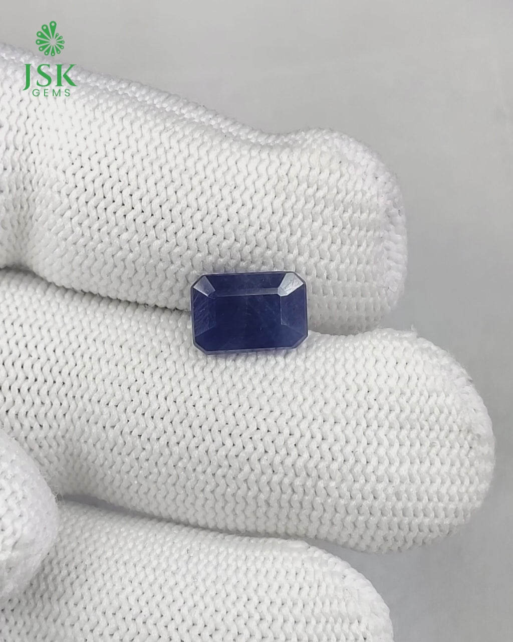 Load video: IIGJ Certified 3.48 Ct - 3.86 Ratti Natural Unheated Blue Sapphire-Neelam