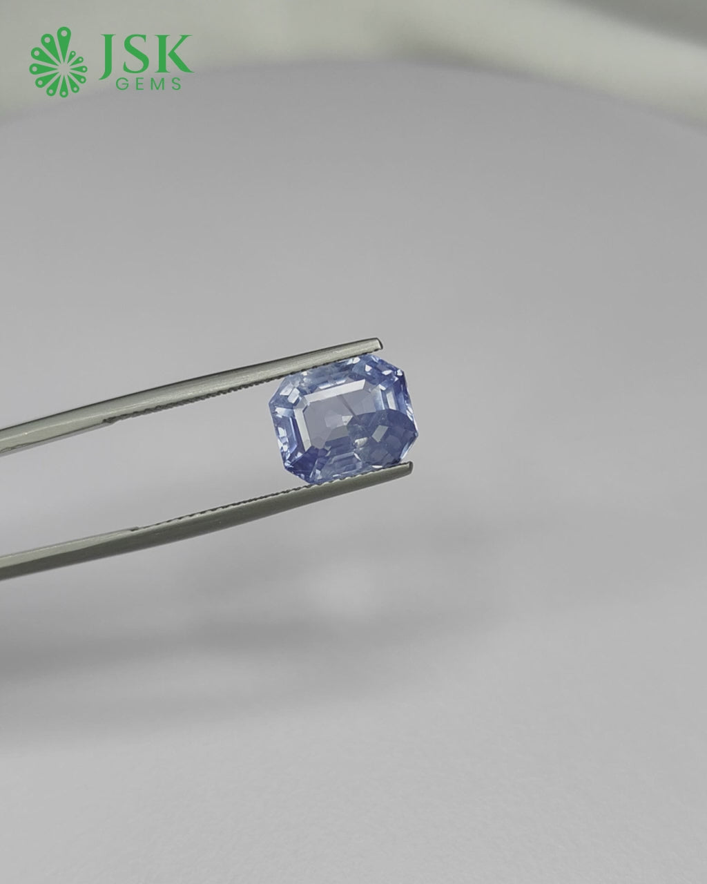 Load video: GTL Certified 5.74 Ct - 6.37 Ratti Natural Unheated Ceylon Blue Sapphire - Neelam