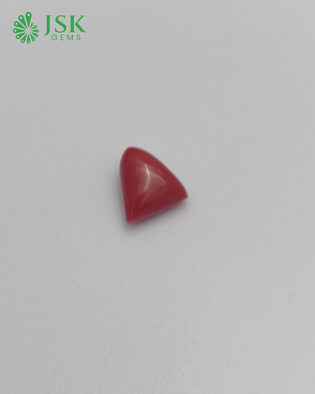Load video: Premium Grade 7.87 Ct - 8.74 Ratti Natural Triangle Red Coral - Laal Moonga