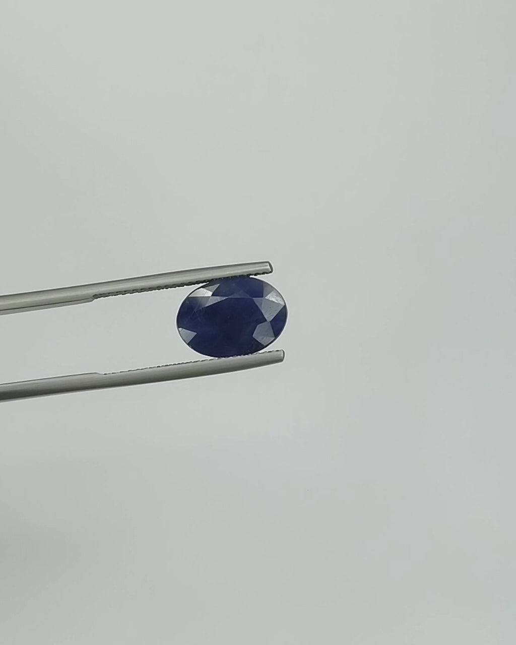 Load video: IIGJ Certified 6.83 Ct - 7.58 Ratti Natural Unheated Blue Sapphire-Neelam