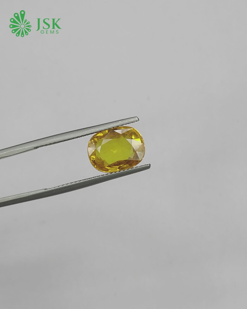 Load video: Top Grade 5.93 Ct - 6.58 Ratti Natural Bangkok Yellow Sapphire - Pukhraj