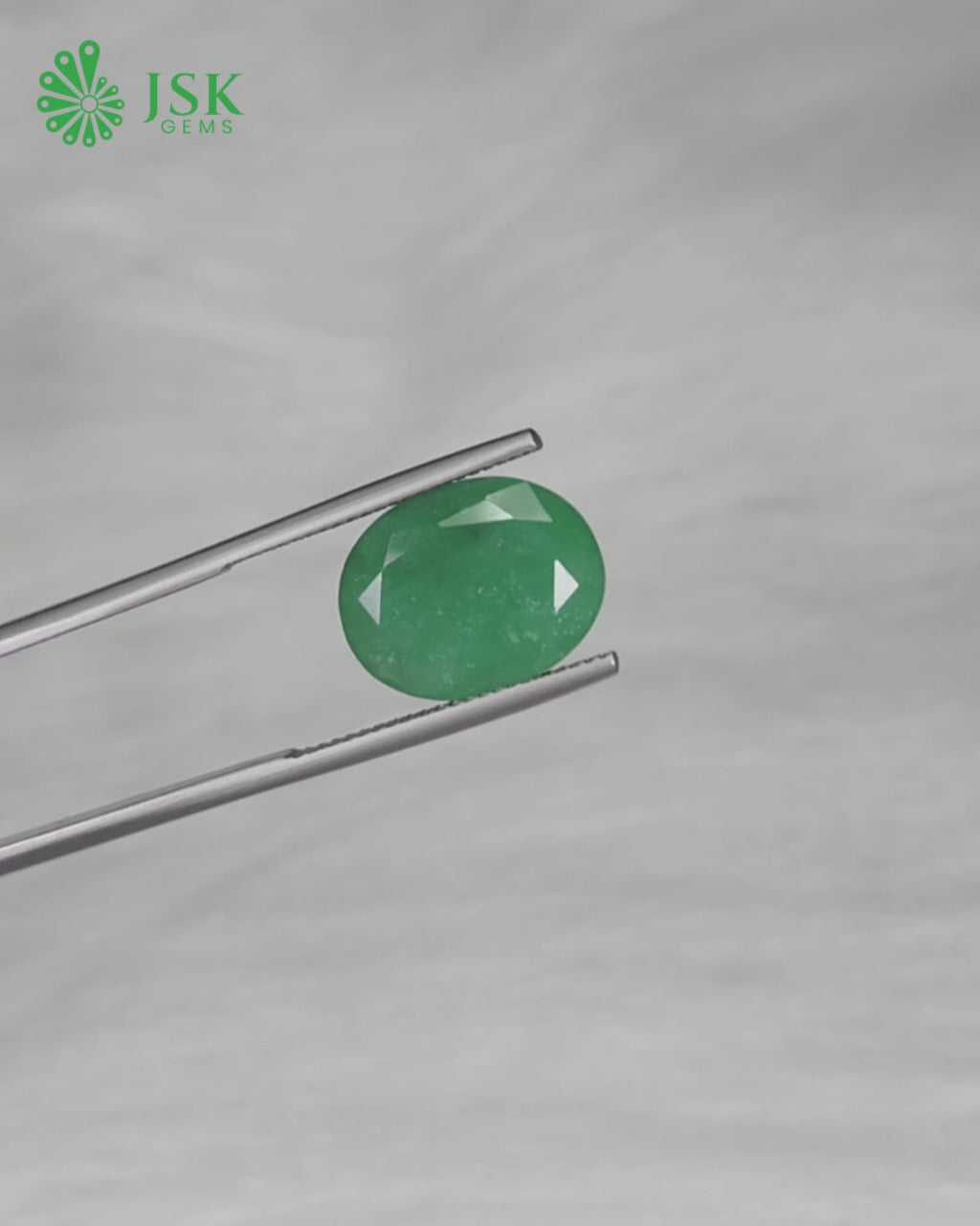 Load video: Premium Grade 7.23 Ct - 8.03 Ratti Natural Emerald - Panna