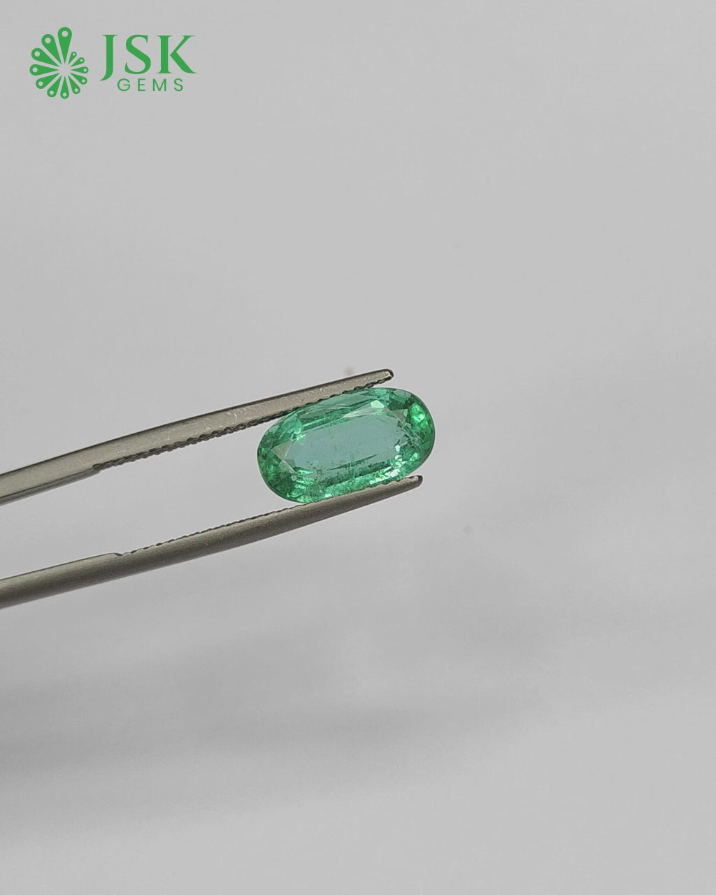 Load video: Top Grade 2.68 Ct - 2.97 Ratti Natural Emerald - Panna