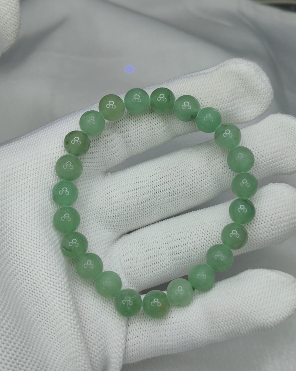 Load video: Natural Green Aventurine Bracelet – Handmade Healing Crystal Energy Stone for Luck &amp; Prosperity