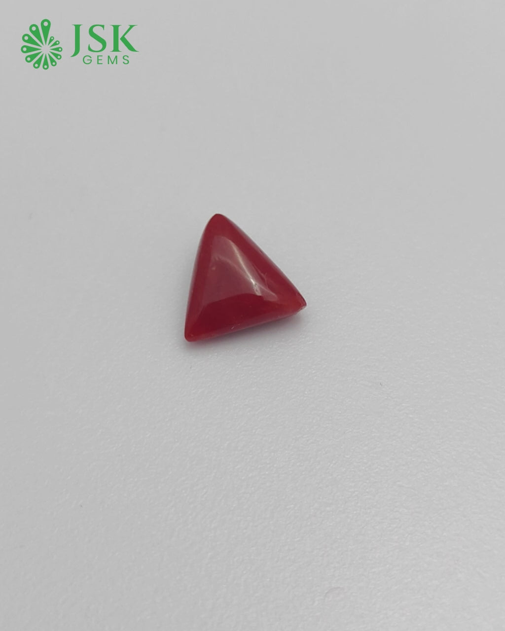 Load video: Premium Grade 6.09 Ct - 6.76 Ratti Natural Triangle Red Coral - Laal Moonga