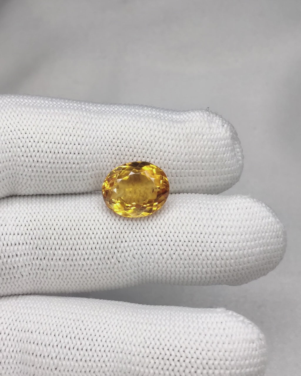 Load video: Top Grade 8.53 Cts - 9.47 Ratti Natural Citrine - Sunela