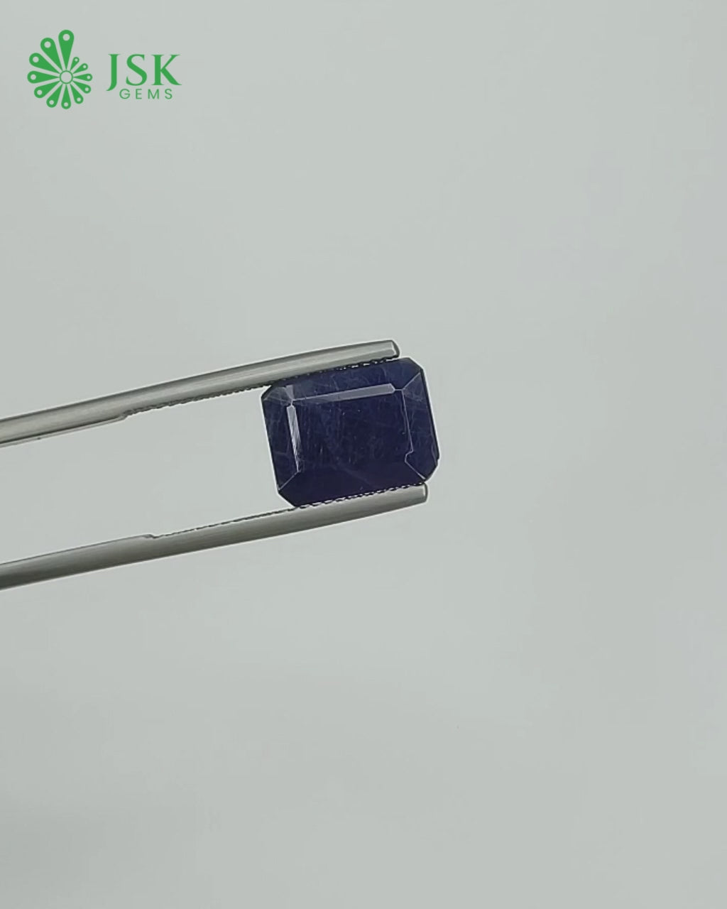 Load video: IIGJ Certified 6.69 Ct - 7.43 Ratti Natural Unheated Blue Sapphire-Neelam