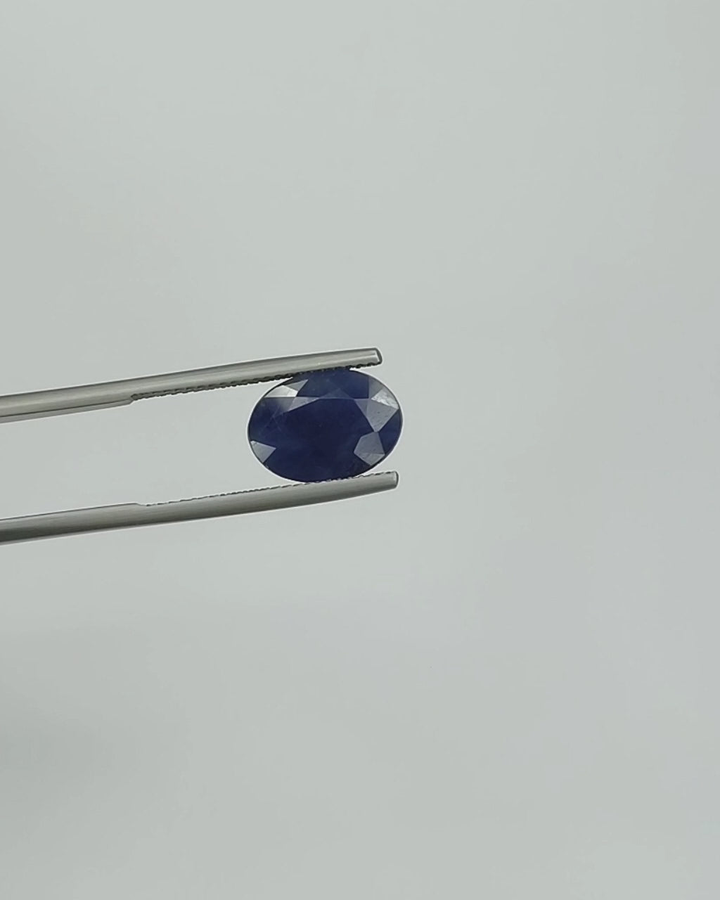 Load video: IIGJ Certified 5.12 Ct - 5.68 Ratti Natural Unheated Blue Sapphire-Neelam