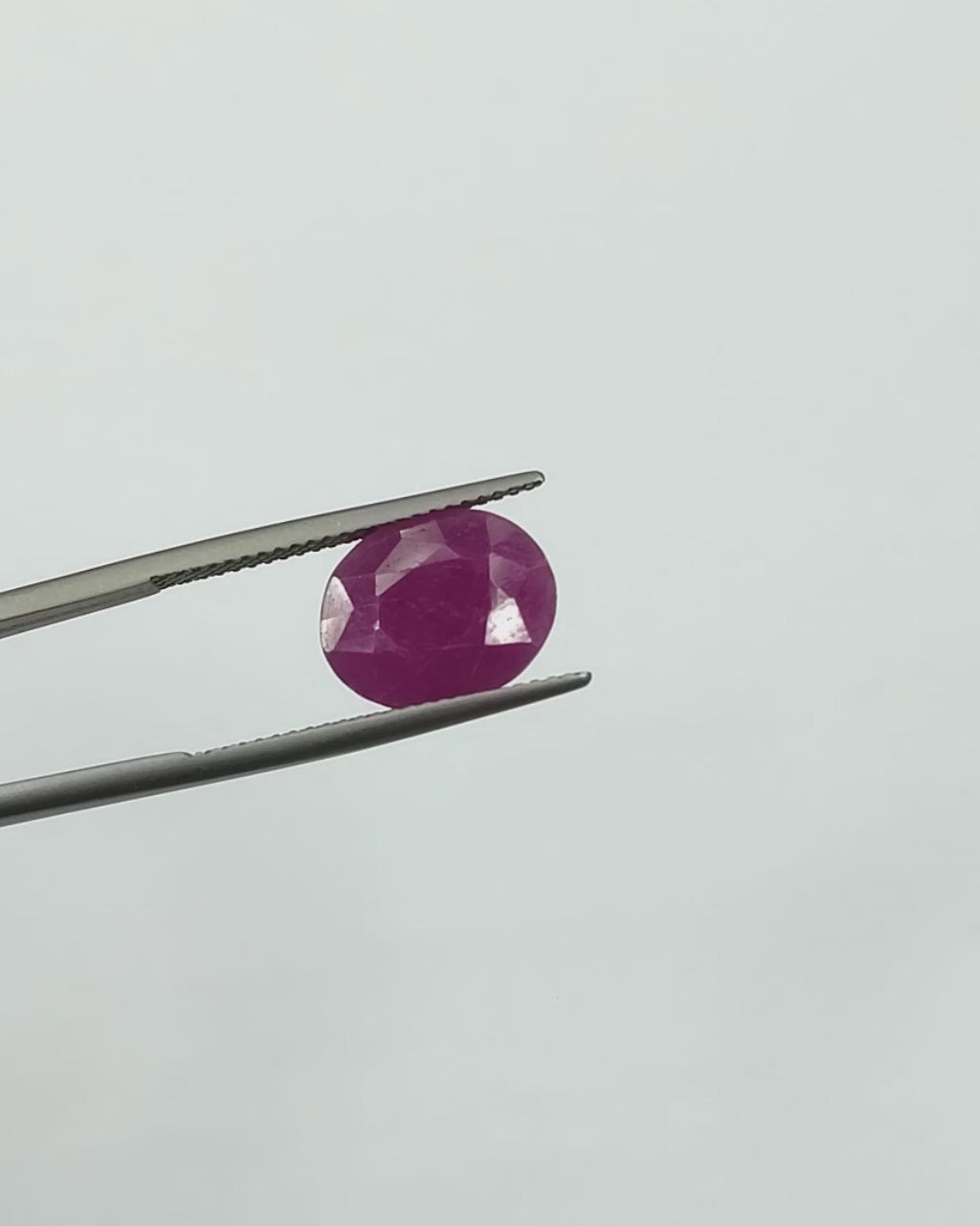 Load video: IIGJ Certified 5.71 Ct - 6.34  Ratti Unheated Untreated Natural Ruby Manik