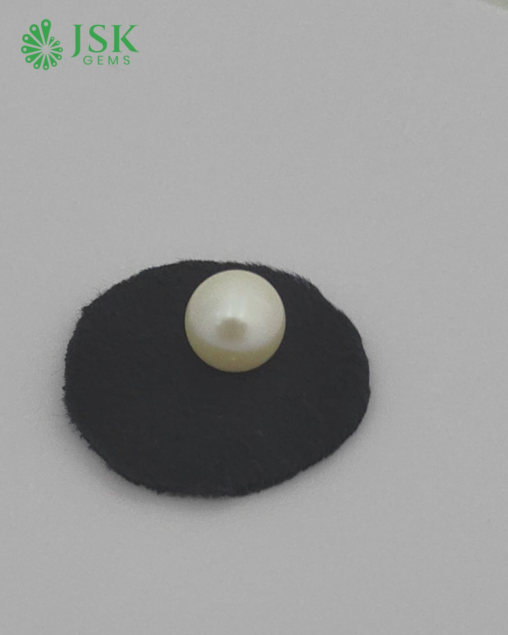 Load video: Premium 7.54 Ct - 8.37 Ratti South Sea Pearl - Moti