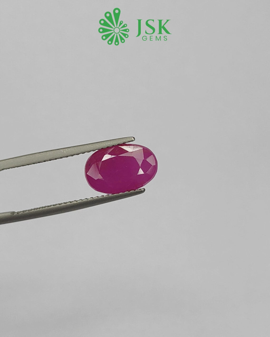 Load video: IGI Certified 4.61 Ct - 5.12 Ratti Natural Unheated Ruby