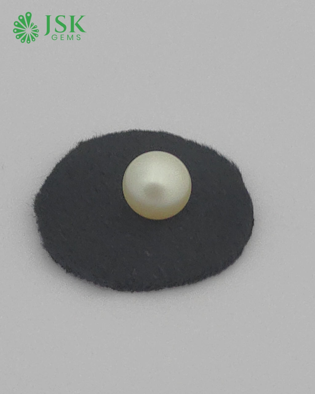 Load video: Premium 6.56 Ct - 7.28 Ratti South Sea Pearl - Moti