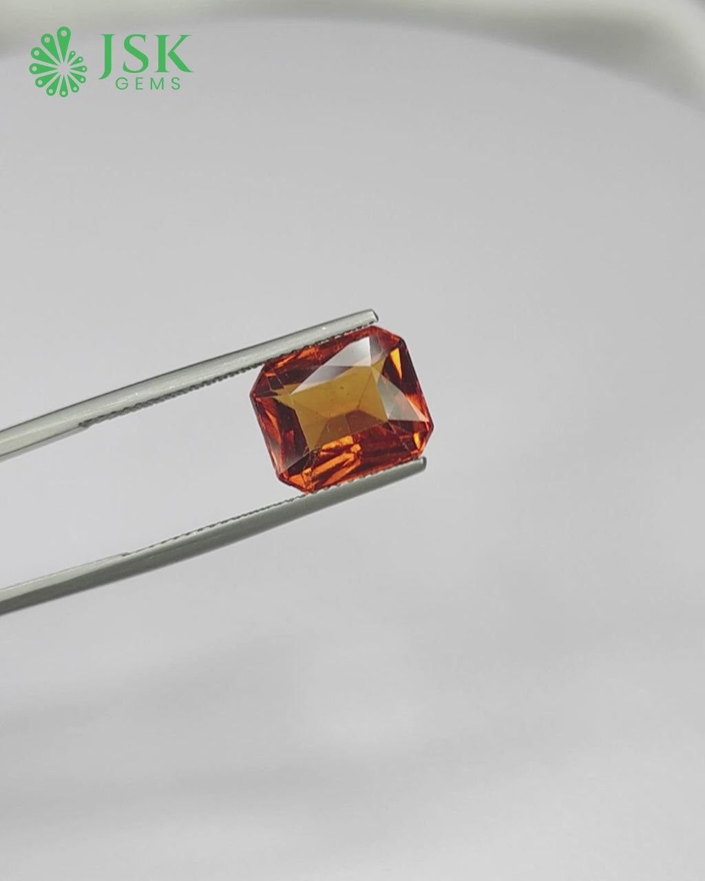 Load video: Top Grade 5.99 Ct - 6.65 Ratti Natural Ceylon Hessonite Garnet - Gomedh