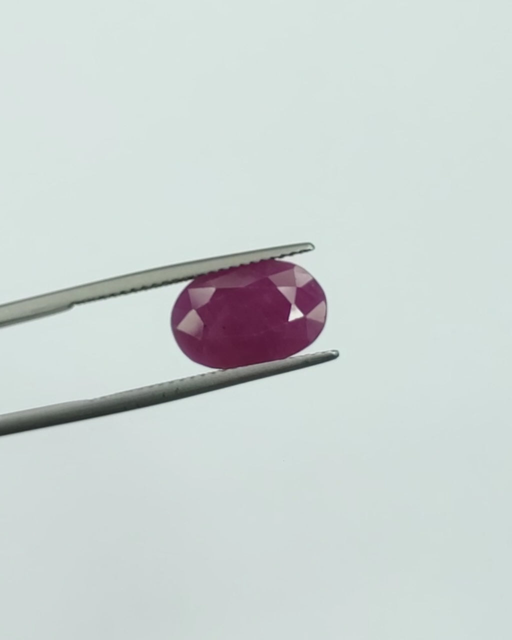 Load video: IIGJ Certified 5.68 Ct - 6.31 Ratti Unheated Untreated Natural Ruby Manik