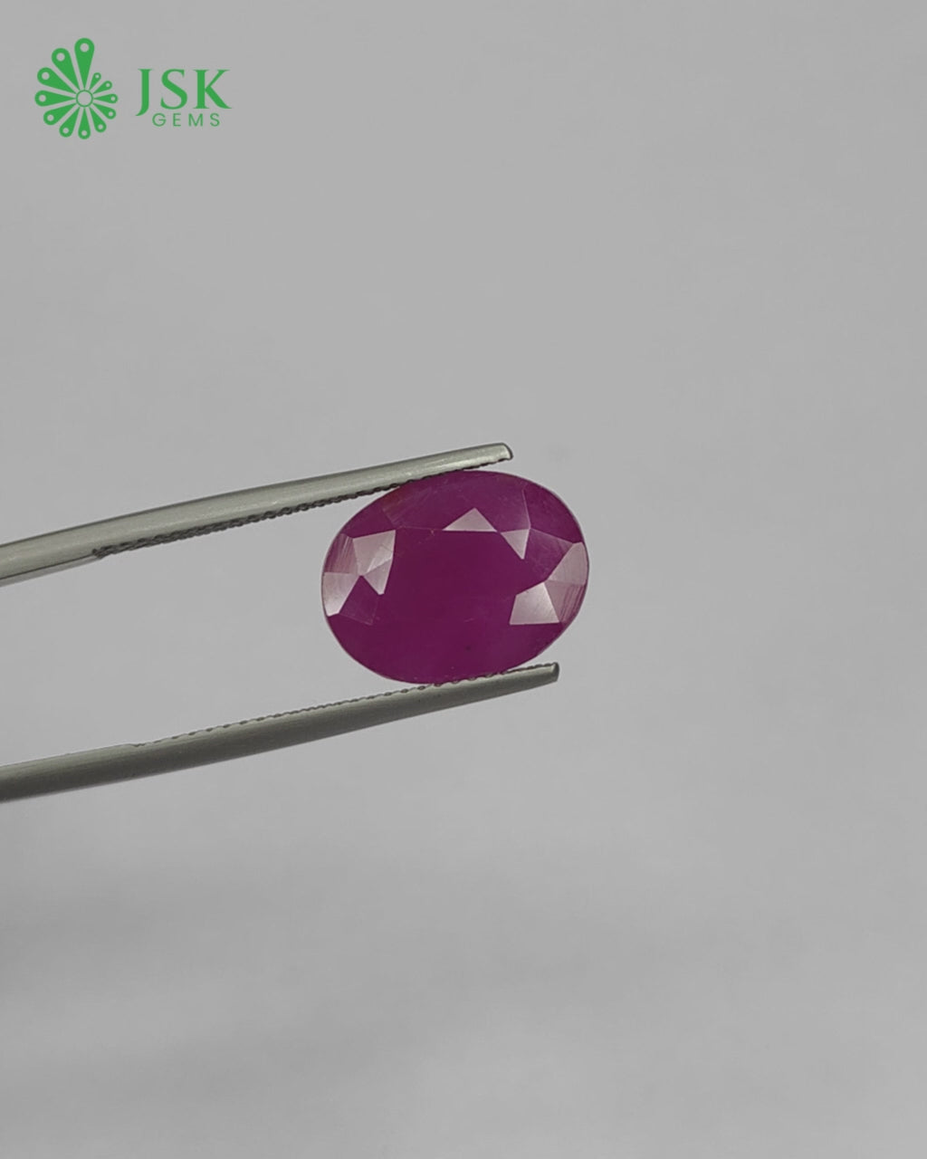 Load video: IIGJ Certified 8.61 Ct - 9.56 Ratti Unheated Untreated Natural Ruby Manik