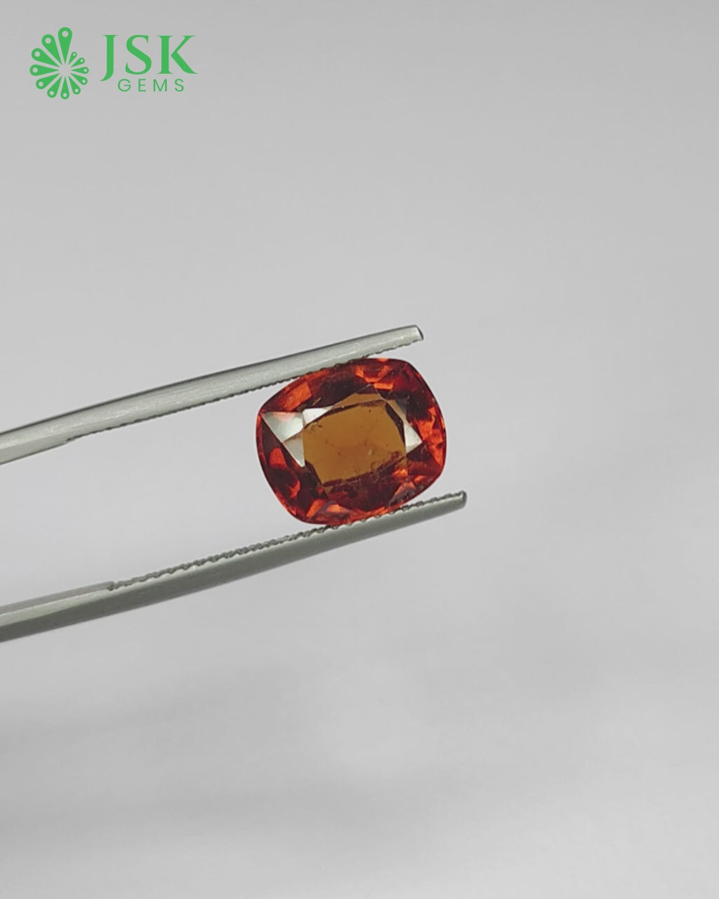 Load video: Top Grade 5.31 Ct - 5.90 Ratti Natural Ceylon Hessonite Garnet - Gomedh