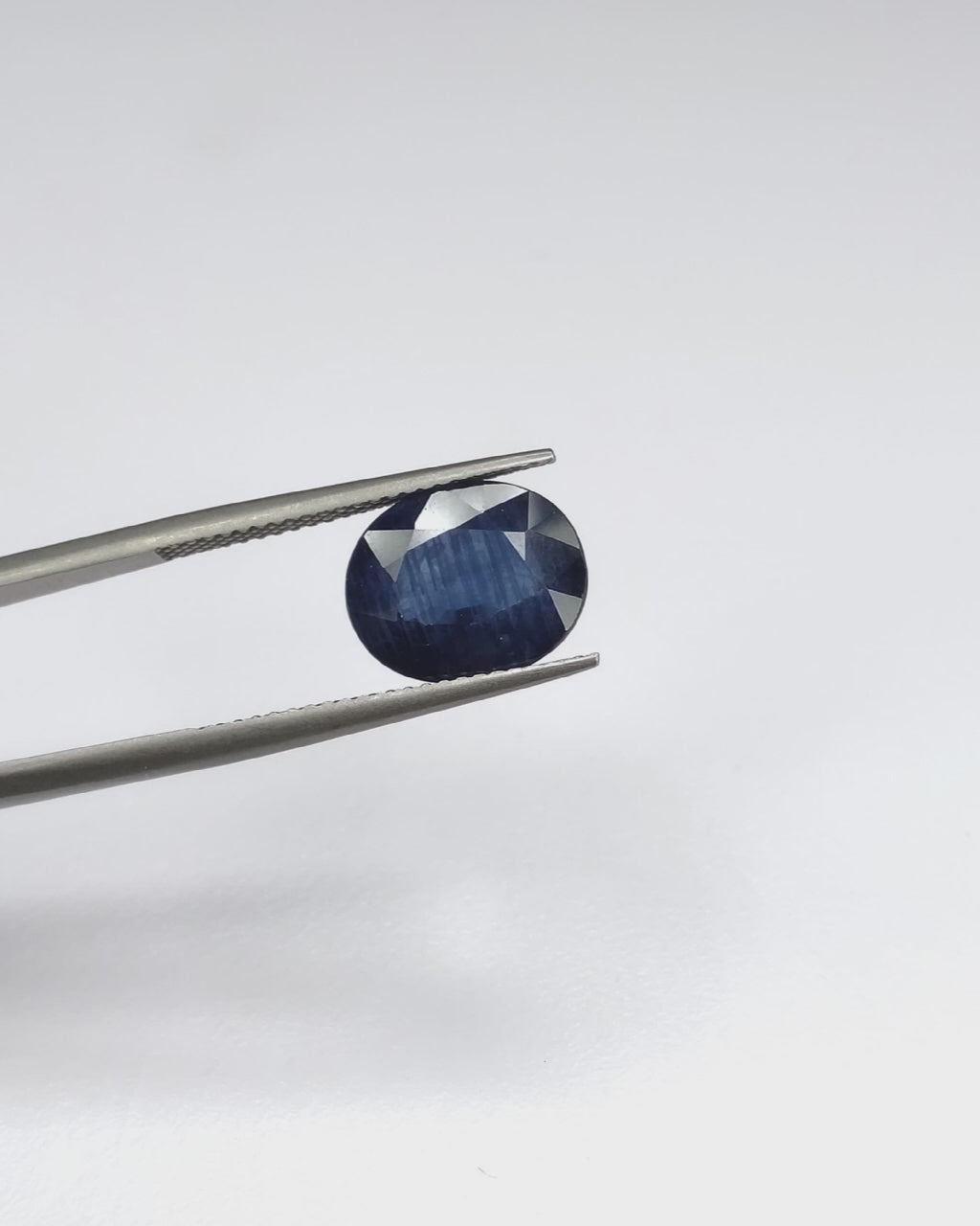Load video: Premium 5.15 Ct - 5.72 Ratti Natural Bangkok Blue Sapphire(Heated)