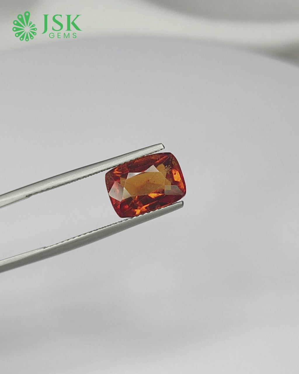 Load video: Top Grade 5.30 Ct - 5.88  Ratti Natural Ceylon Hessonite Garnet - Gomedh