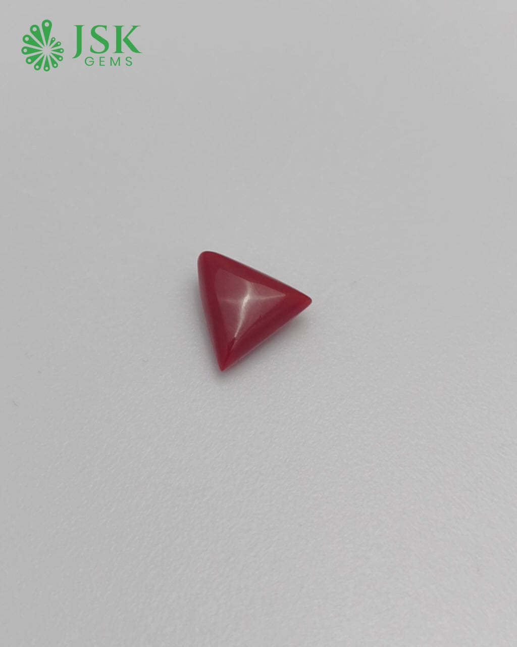 Load video: Premium Grade 6.72 Ct - 7.46 Ratti Natural Triangle Red Coral - Laal Moonga