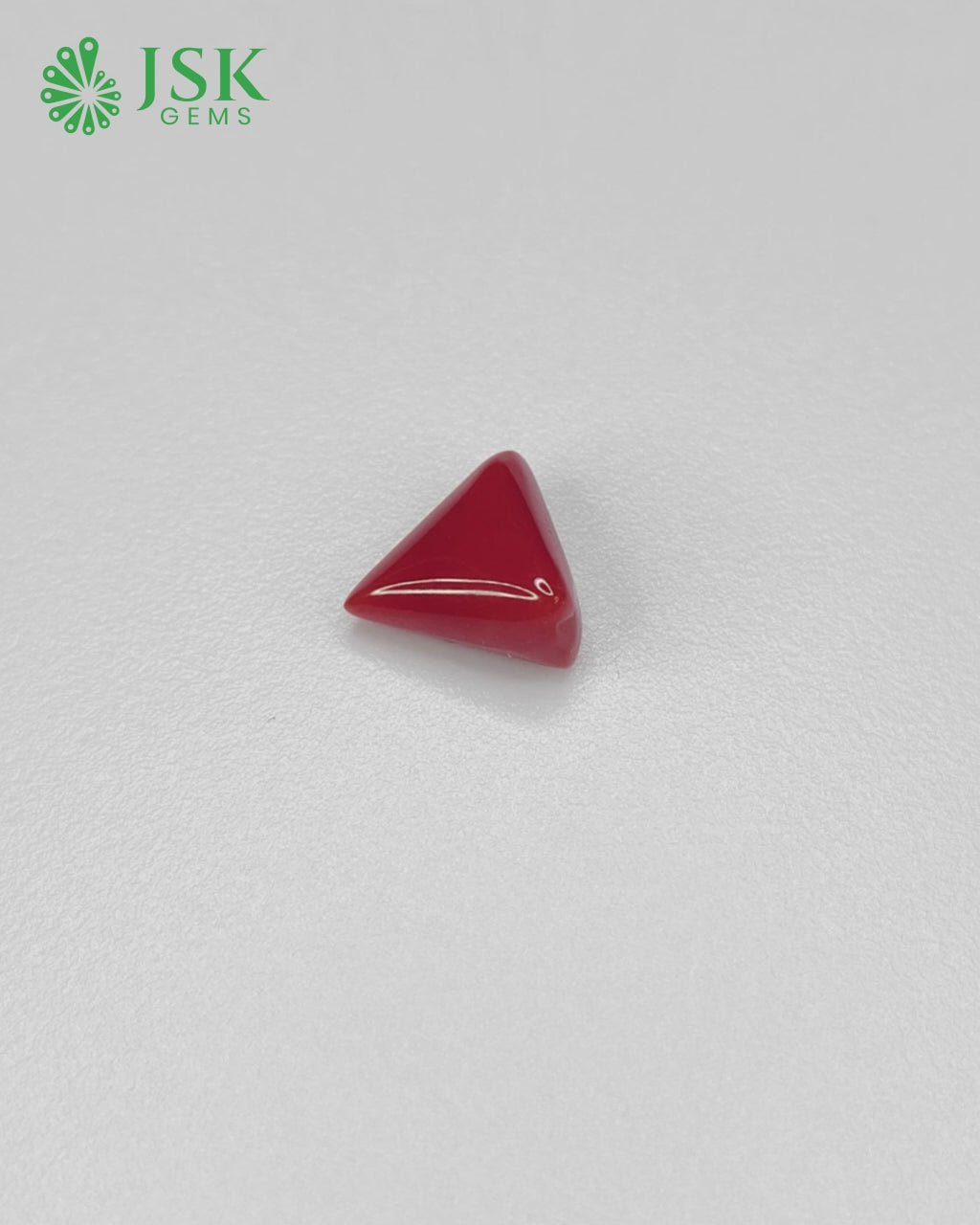 Load video: Premium Grade 5.32 Ct - 5.91 Ratti Natural Triangle Red Coral - Laal Moonga