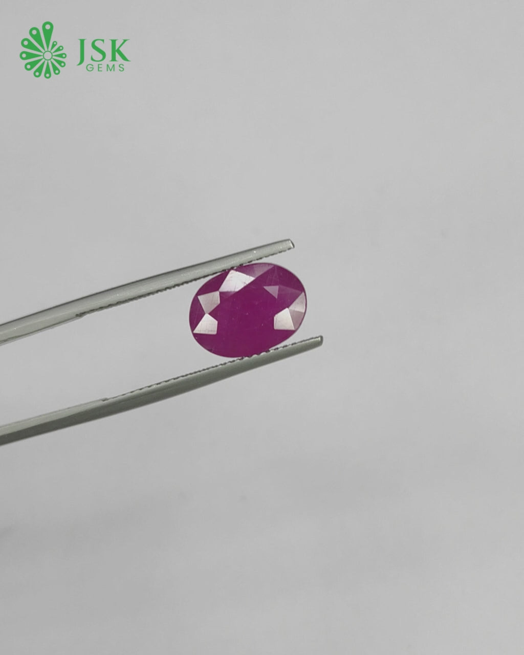 Load video: IIGJ Certified 6.17 Ct - 6.85 Ratti Unheated Untreated Natural Ruby Manik