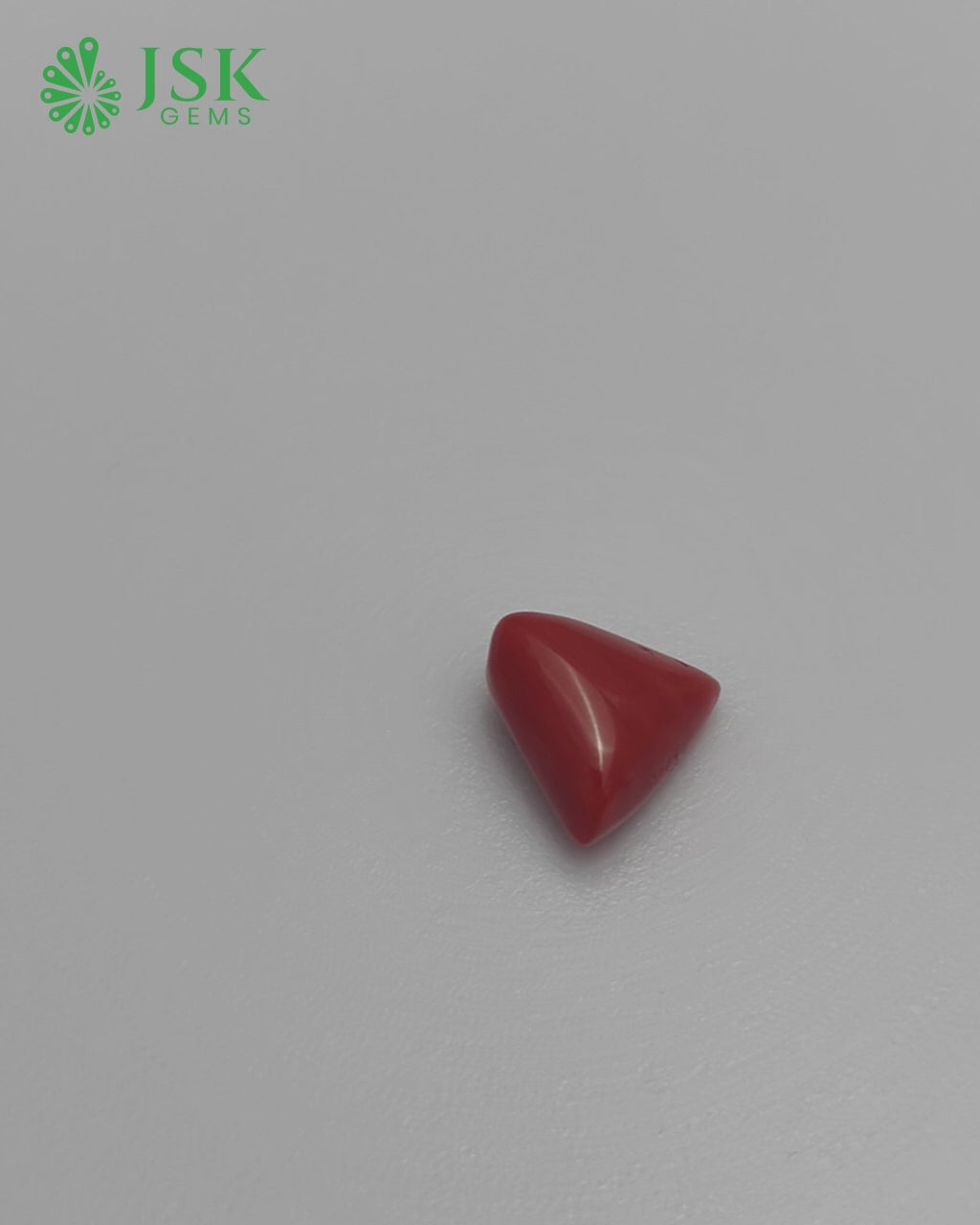 Load video: Premium Grade 7.26 Ct - 8.06 Ratti Natural Triangle Red Coral - Laal Moonga