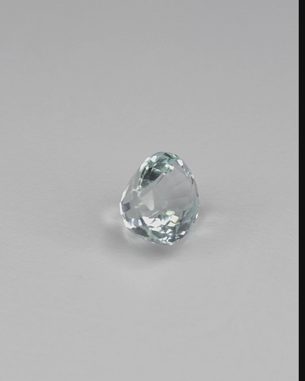 Load video: Premium Grade 4.30 Ct 4.77 Ratti Natural Aquamarine