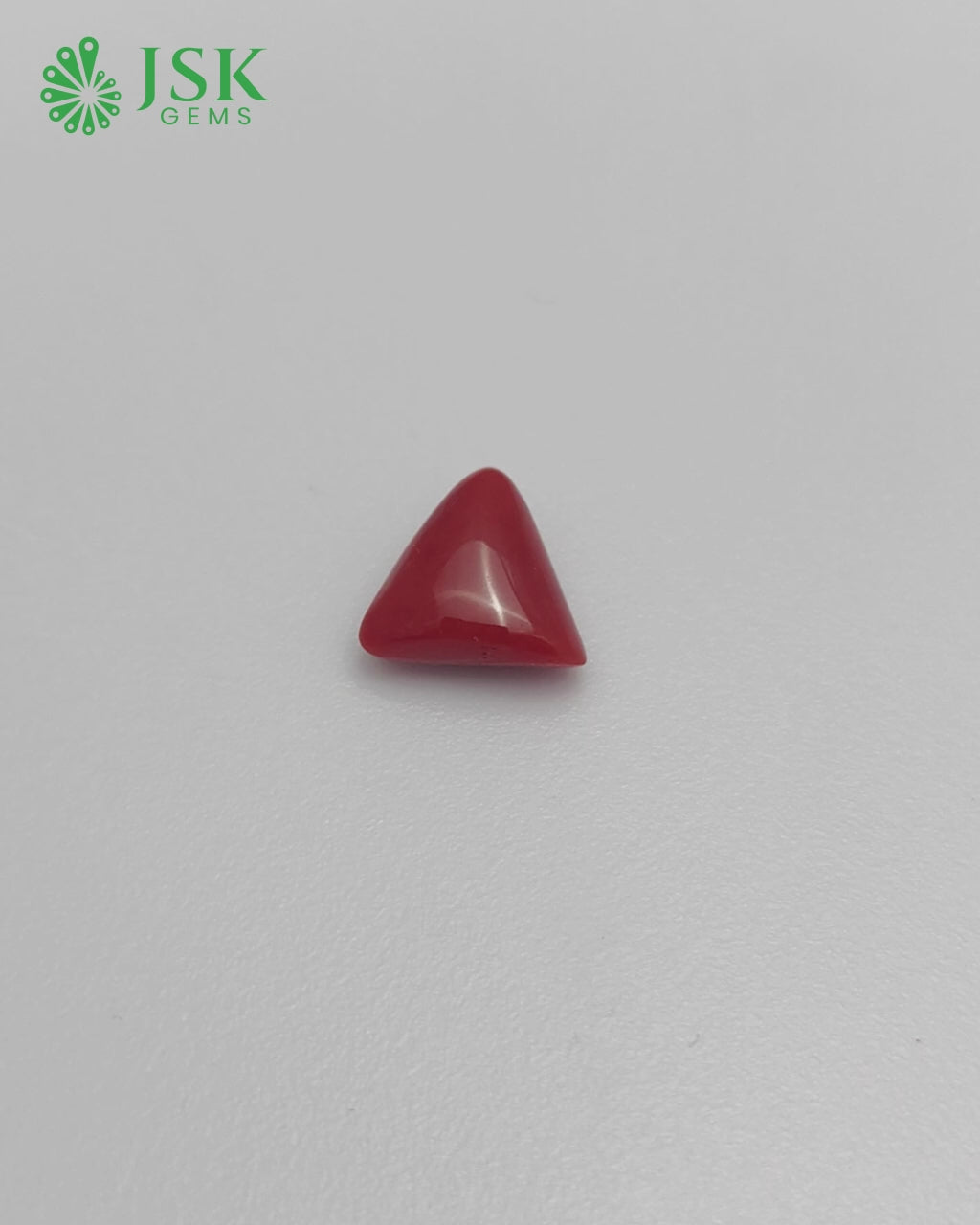 Load video: Premium Grade 6.92 Ct - 7.68 Ratti Natural Triangle Red Coral - Laal Moonga