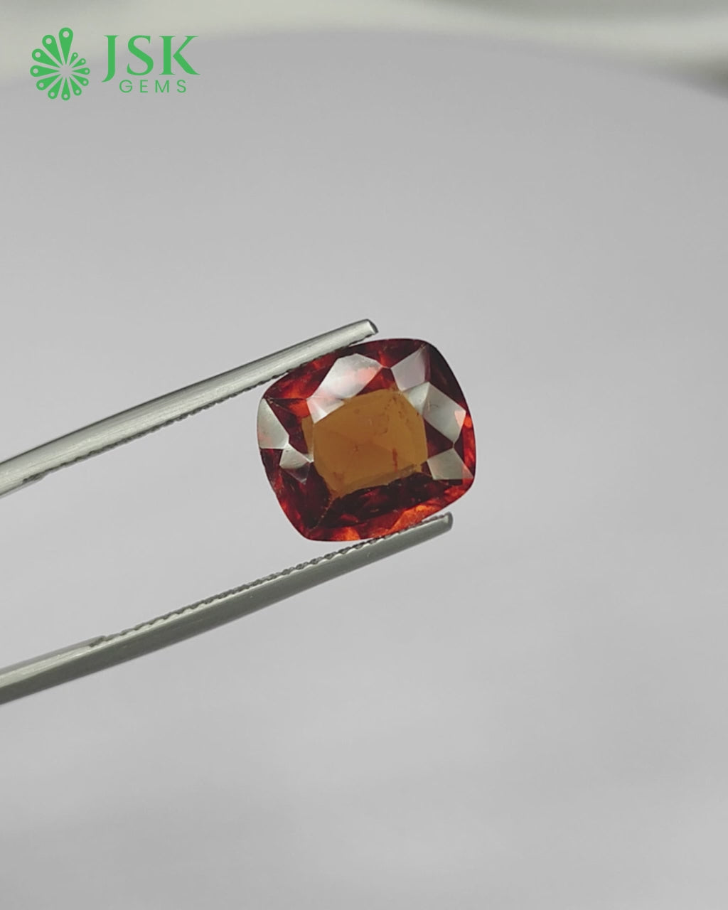Load video: Top Grade 5.48 Ct - 6.08 Ratti Natural Ceylon Hessonite Garnet - Gomedh