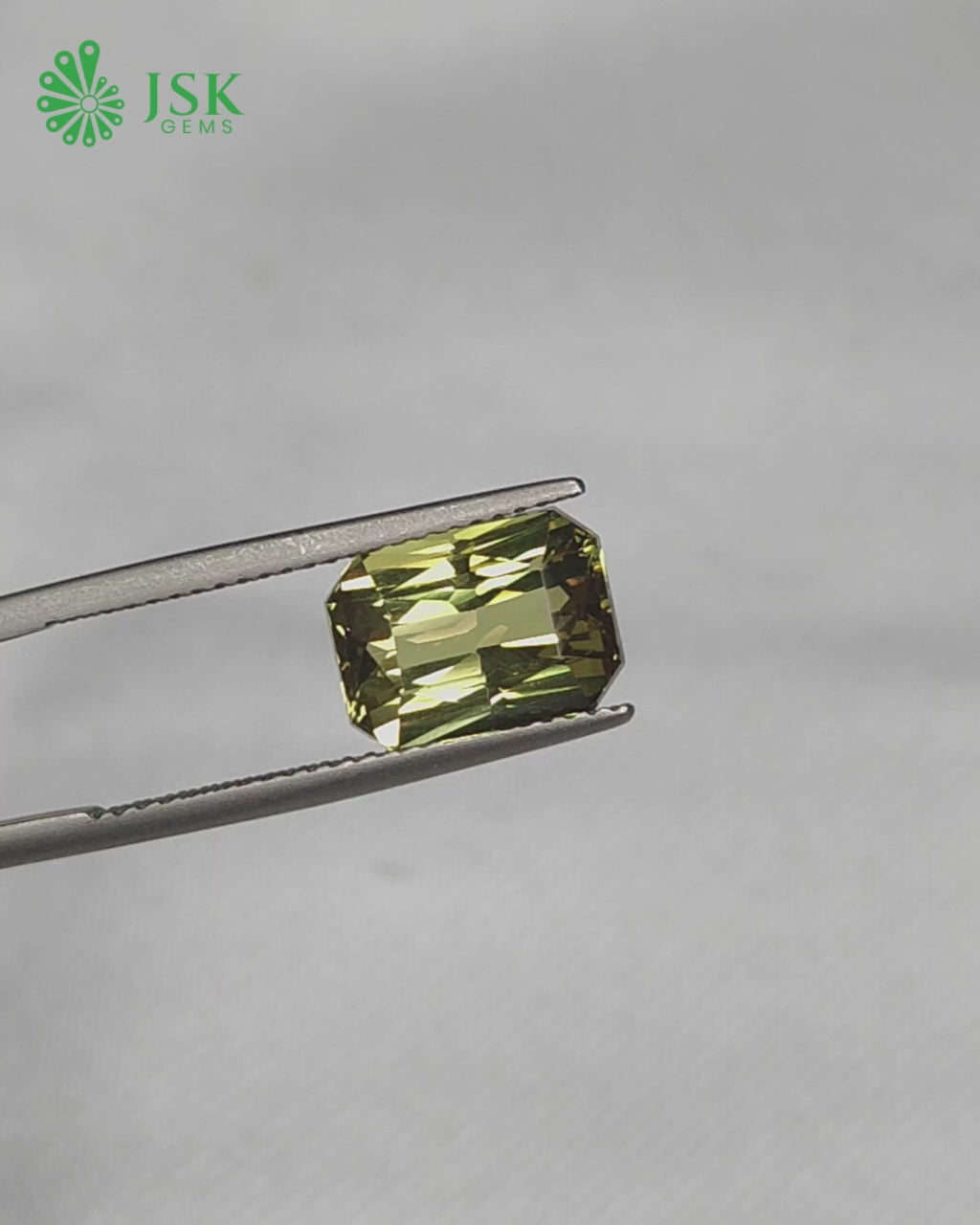 Load video: IGI Certified 4.43 Ct Natural Brazil Alexandrite