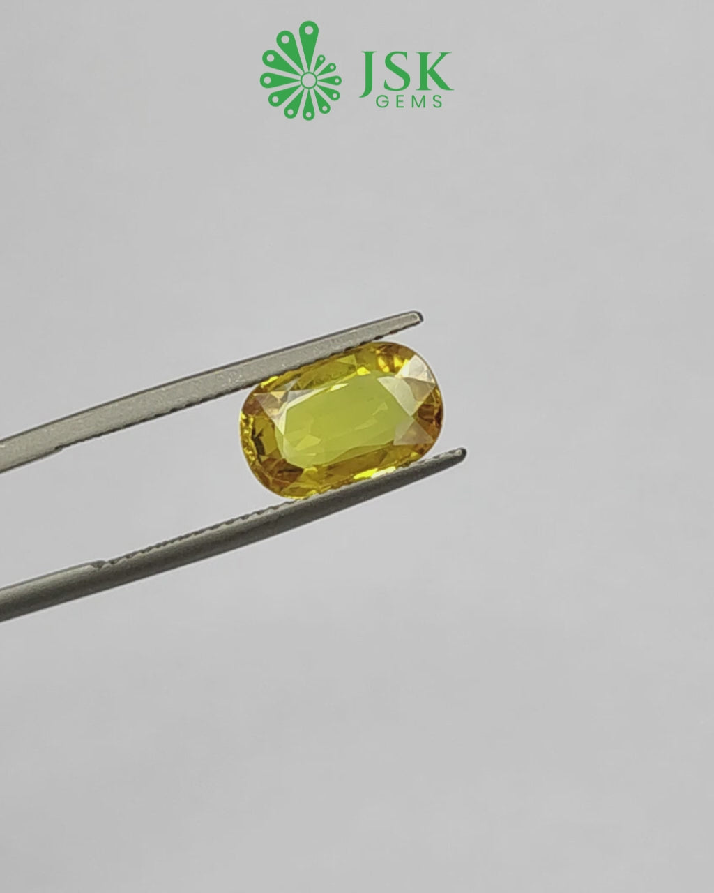 Load video: Top Grade 3.05 Ct - 3.38 Ratti Natural Bangkok Yellow Sapphire - Pukhraj