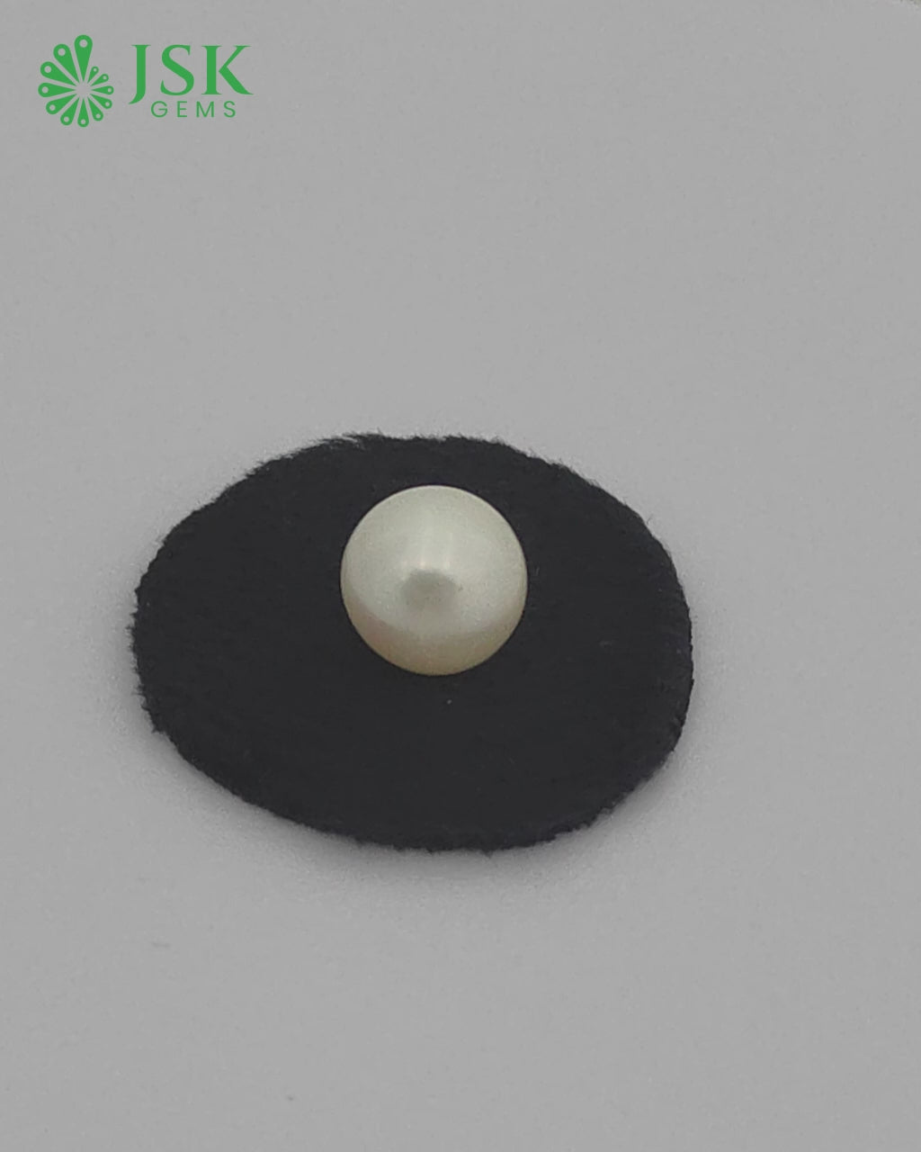 Load video: Premium 7.24 Ct - 8.04 Ratti South Sea Pearl - Moti
