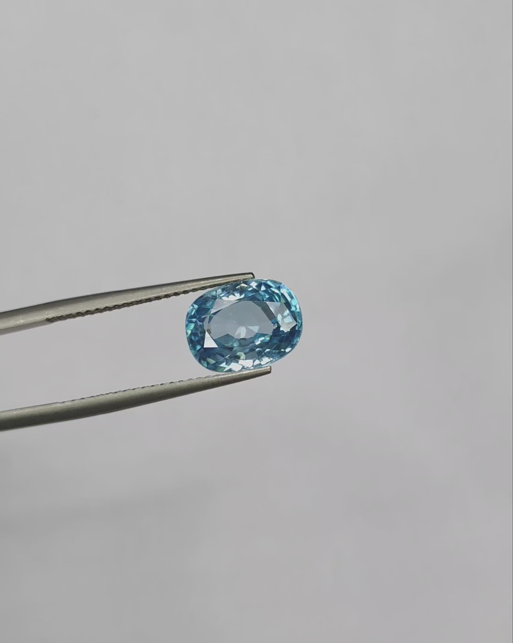 Load video: Top Grade 5.81 Ct - 6.45 Ratti Natural Blue Zircon