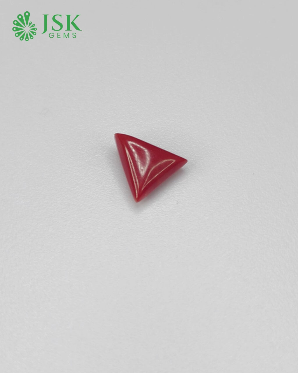 Load video: Premium Grade 5.93 Ct - 6.58 Ratti Natural Triangle Red Coral - Laal Moonga