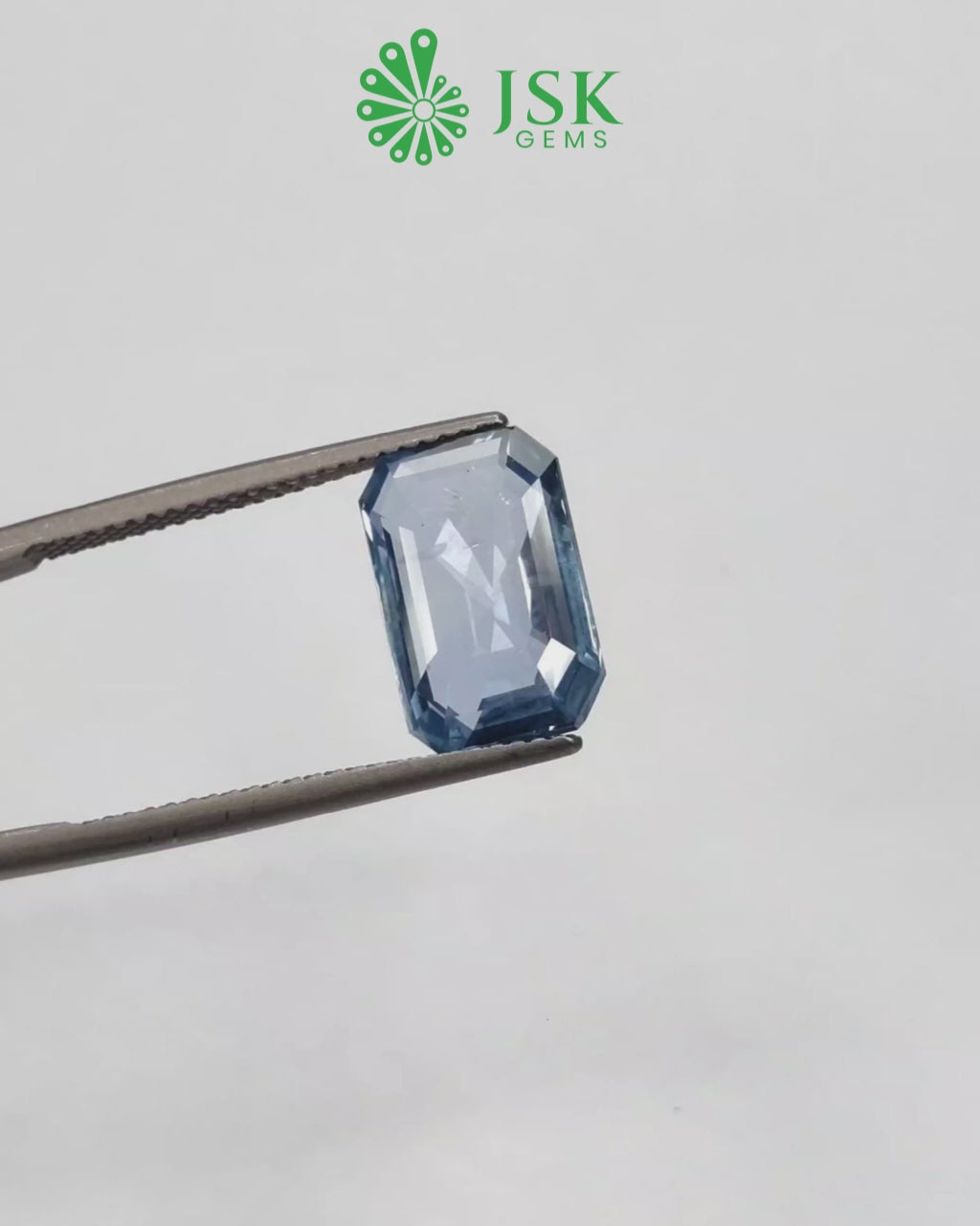 Load video: GTL Certified 5.10 Ct - 5.66 Ratti Natural Unheated Ceylon Blue Sapphire - Neelam