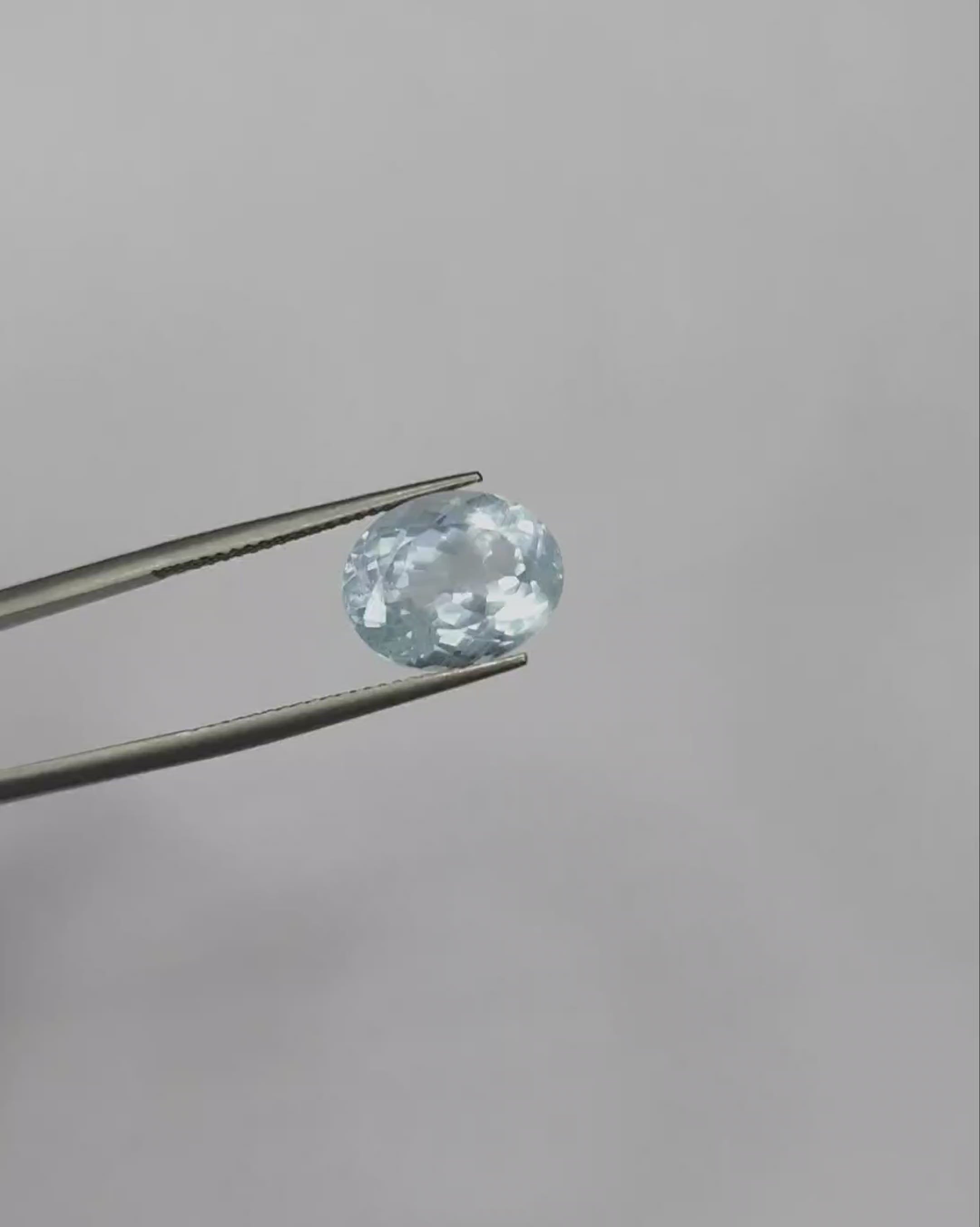 Load video: Premium Grade 7.07 Ct 7.85 Ratti Natural Aquamarine