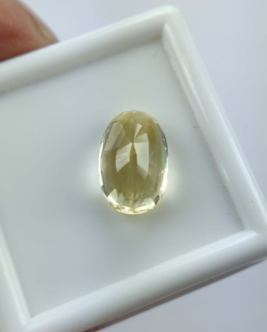 IIGJ CERTIFIED 4.57 CT{5.07 Ratti} NATURAL UNHEATED CEYLON YELLOW SAPPHIRE/PUKHRAJ