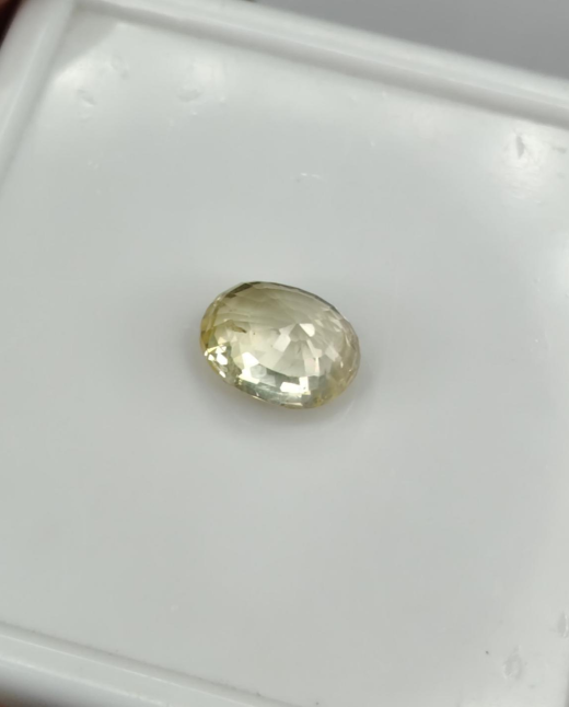 IIGJ CERTIFIED 4.04 CT{4.48 Ratti} NATURAL UNHEATED CEYLON YELLOW SAPPHIRE/PUKHRAJ